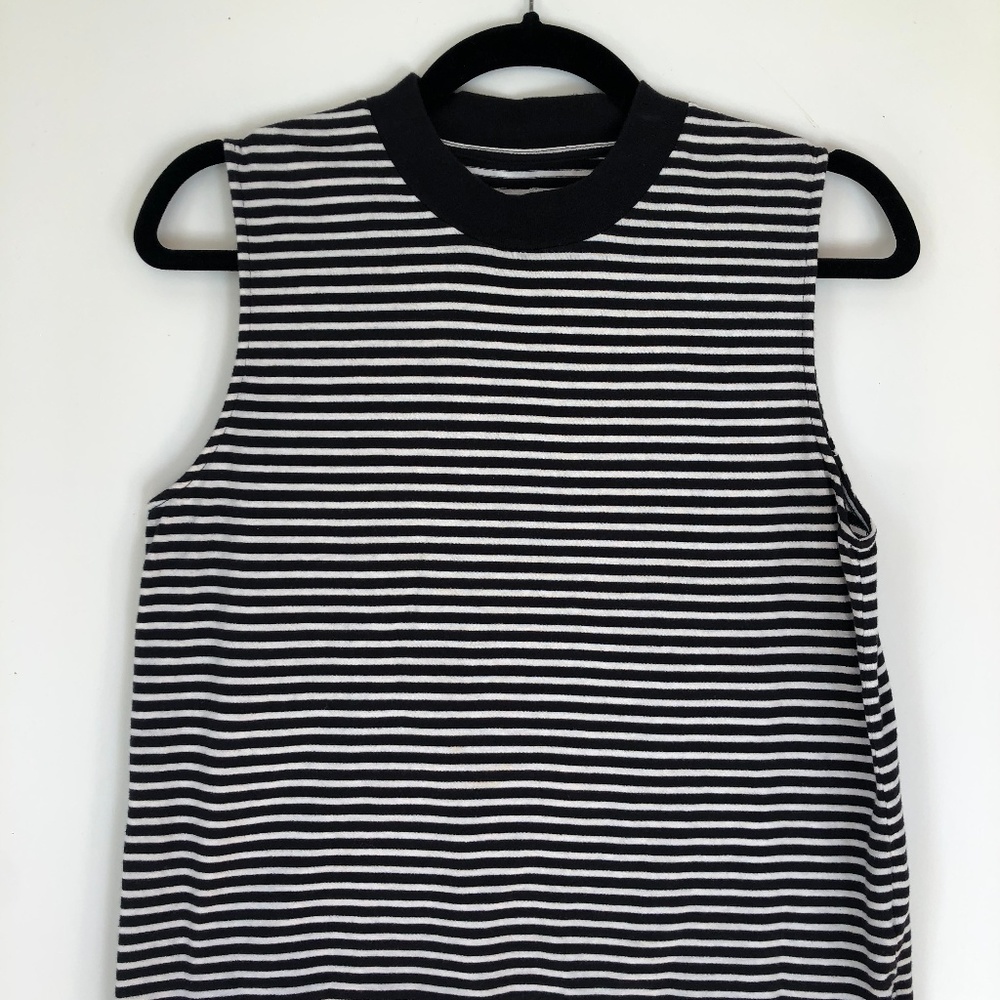 Everlane black & white striped sleeveless T size M
